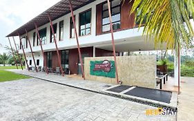 Cedar Villa Bidor Beestay Bbq, Pool, Karaoke 19Pax